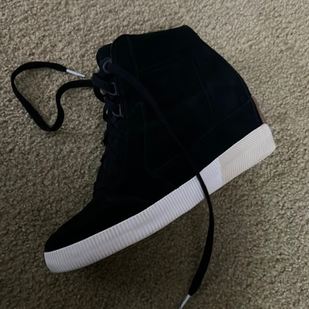 Sorel wedge lace up boot, size 7.5 - worn once